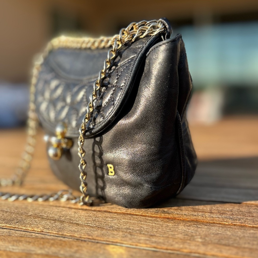 Bally Italian Leather | RARE Vintage Quilted Black Leather Bag | Unique Clasp - Picture 5 of 12